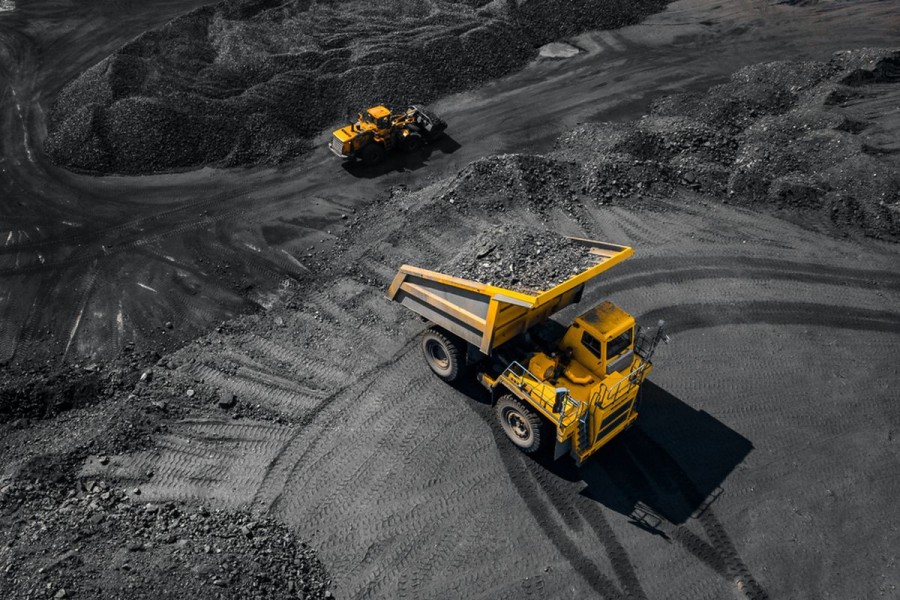 Revisi UU Minerba: Kontroversi dan Tantangan dalam Pengelolaan Sumber Daya Tambang Indonesia