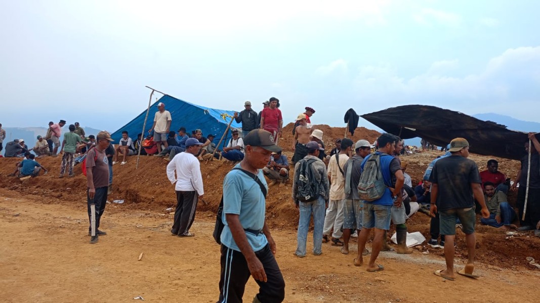 Terminal Khusus Tambang Nikel PT STS di Halmahera Timur Diduga Ilegal, Warga Protes Keras