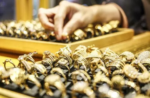 Update Harga Emas Perhiasan Hari Ini 18 November 2025, Rp2,145 Juta per Gram