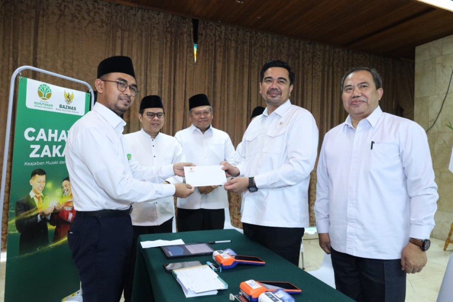 Wakil Menteri dan Pegawai Kemenhut Tunaikan Zakat Fitrah Melalui Baznas: Contoh Kebangkitan Sosial Dalam Rangka Hari Bakti Rimbawan ke 42