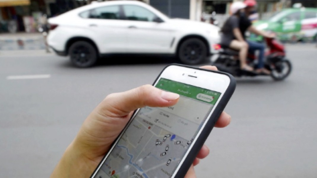 Transformasi Layanan Ride Hailing Melalui Kendaraan Listrik Premium Indonesia