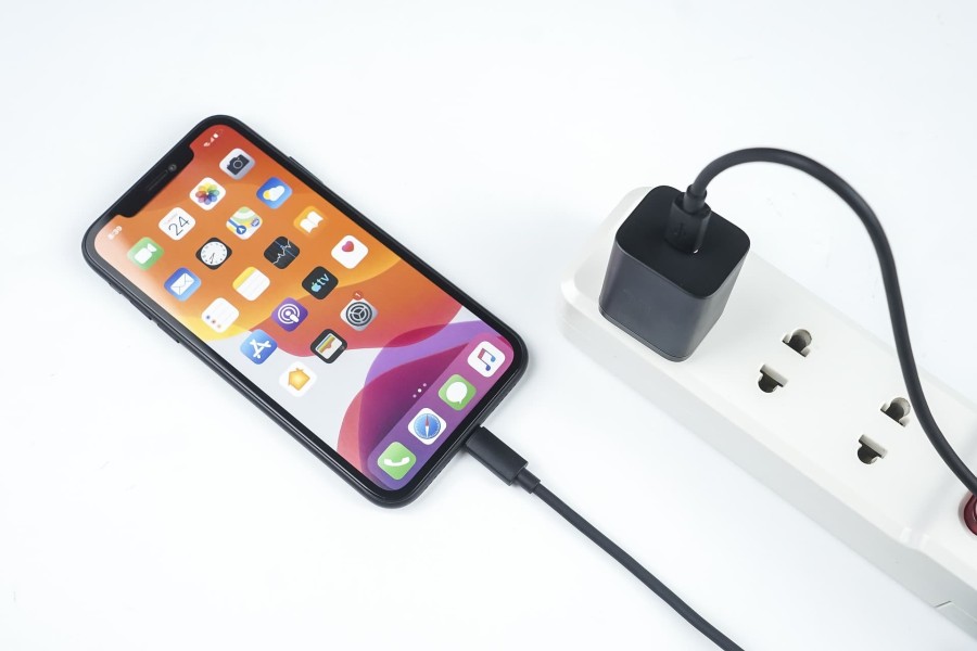 Cara Mengisi Daya iPhone dengan Benar Agar Battery Health Tetap Optimal