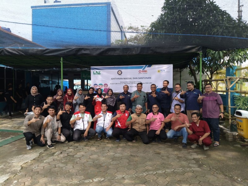PLN Indonesia Power UBH Berikan Santunan bagi Anak-anak di Area Lontar Pasca Khitanan Massal