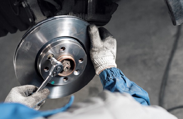 6 Penyebab Piston Rem Mobil Macet dan Cara Mengatasinya