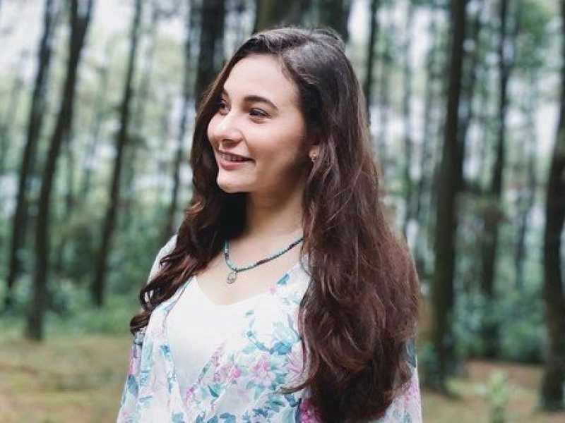 Larasati Nugroho: Dari Ratu FTV Hingga Insiden Kecelakaan yang Mengundang Perhatian