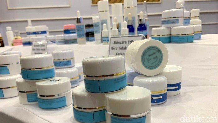 Bahaya Fatal Penggunaan Skincare Etiket Biru Tanpa Resep Dokter Spesialis Kulit