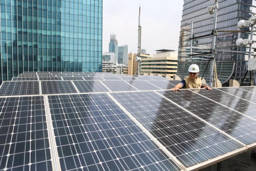 Singapura Gandeng Indonesia Pasok 1 GW Listrik Surya untuk Energi Bersih 2035