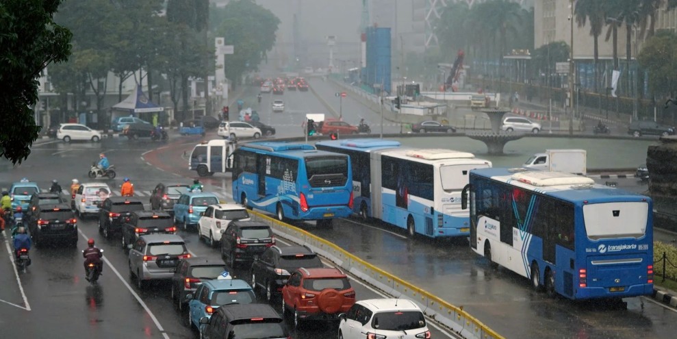 Transjakarta Perbarui Rute Perjalanan Agar Penumpang Tetap Aman Saat Banjir
