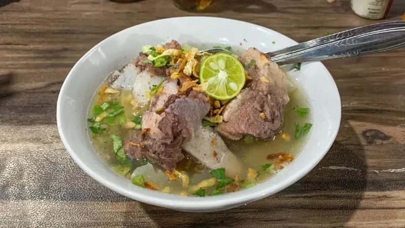 Rekomendasi 5 Tempat Makan Siang Legendaris Bandung Penuh Rasa Otentik