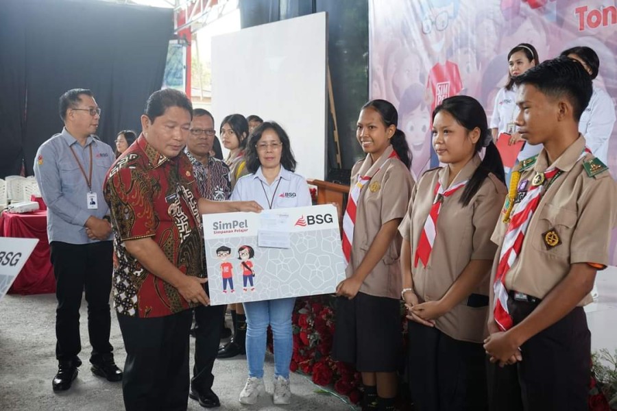 SMA Citra Kasih Manado Kunjungi Bank SulutGo: Antusiasme Siswa dalam Belajar Perbankan dan Manfaat Menabung