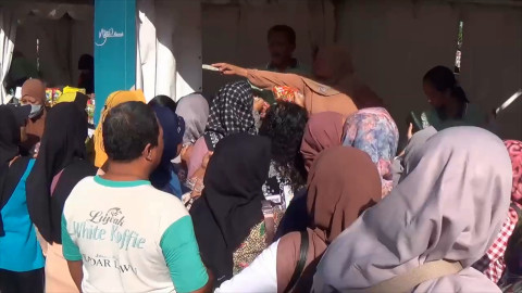 Warga Ngawi Antusias Borong Sembako Murah di Acara DemiIndonesia Mandiri Pangan