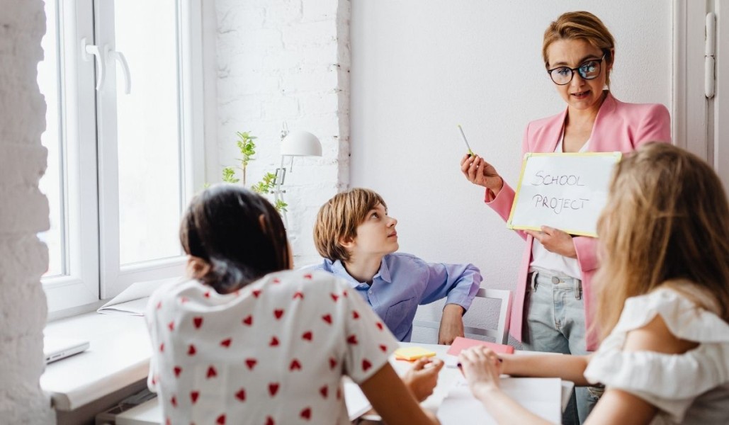 20 Rekomendasi Kado untuk Guru Wali Kelas yang Berkesan