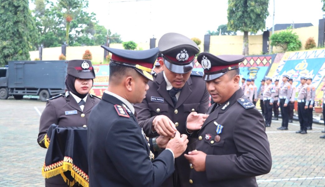 Presiden Prabowo Subianto Berikan Satyalancana Pengabdian kepada 249 Personel Polda Maluku Utara