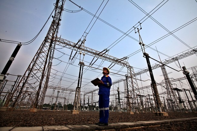 Petugas Teknis Terus Melakukan Perbaikan Pembangkit Listrik Di Ukraina Meski Cuaca Dingin Sangat Ekstrem