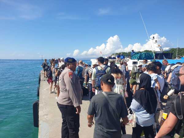 Polairud Polres Karangasem Amankan Aktivitas Penyeberangan Fast Boat di Dermaga Padangbai