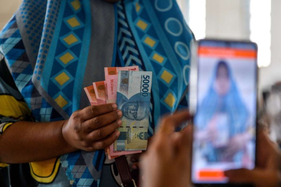 Pemerintah Serentak Salurkan 9 Bansos untuk Perkuat Daya Beli Warga