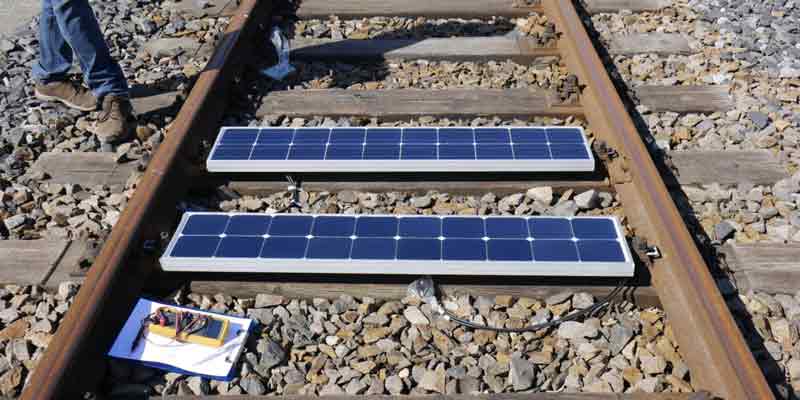 Inovasi Revolusioner: Sistem Panel Surya Antara Jalur Kereta Api Diperkenalkan di Swiss