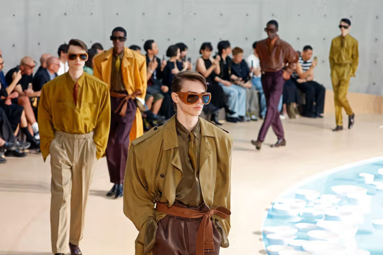 Koleksi Warna Warni Saint Laurent di Paris Fashion Week S/S 26