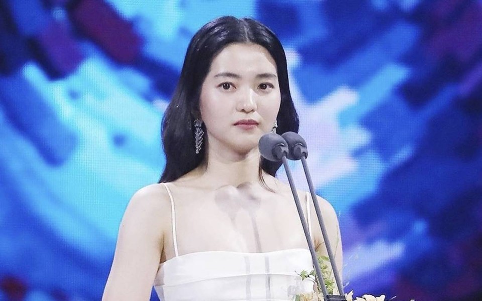 Kim Tae Ri, Aktris Terbaik Baeksang Arts Awards 2025: Perjalanan Karier dan Pencapaiannya yang Menginspirasi