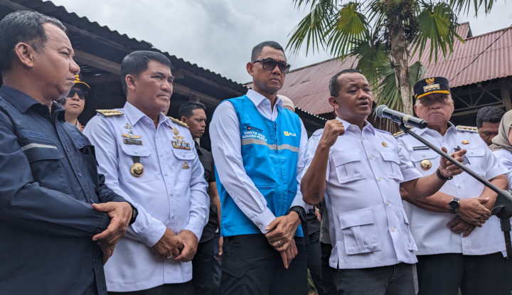 Kementerian ESDM dan PLN Terangi 112 Rumah Warga Minahasa