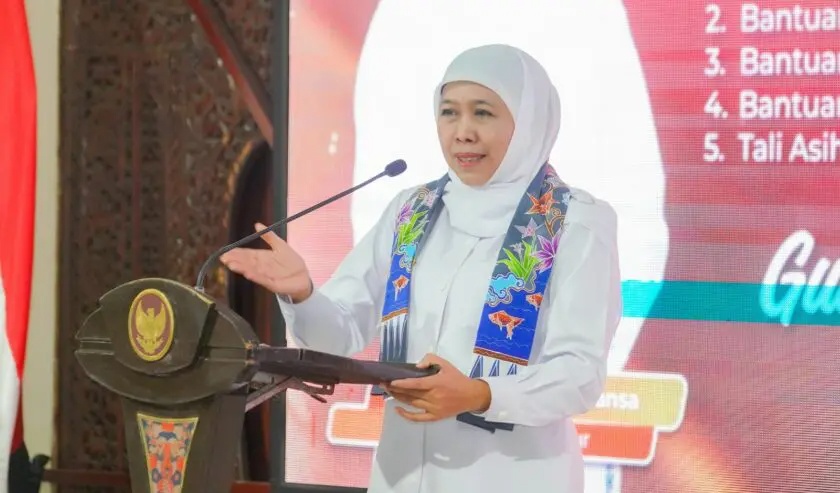 Khofifah Salurkan Bansos Rp4,9 Miliar di Sidoarjo