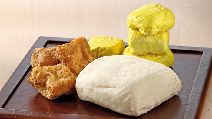 Perbedaan Tahu Kuning dan Putih dalam Tekstur dan Cara Mengolah