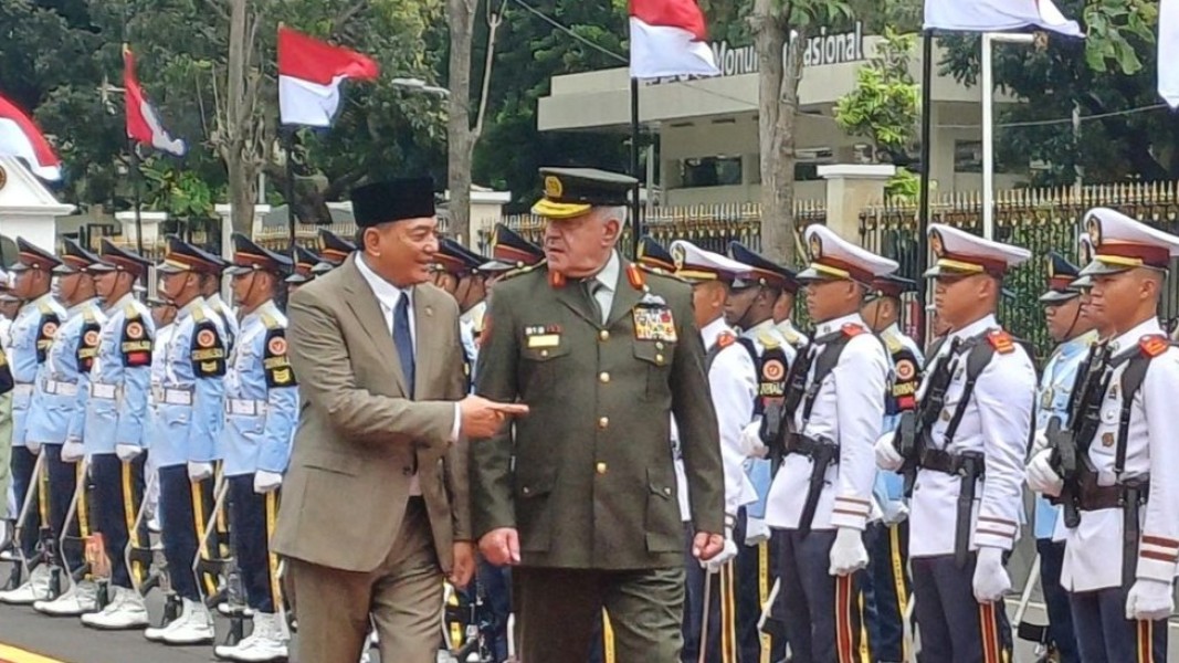 Menhan Sjafrie Sambut Kepala Staf Militer Yordania dalam Upacara Khidmat