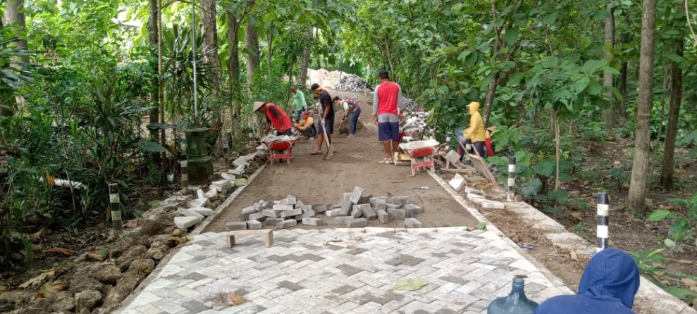 Infrastruktur Jalan Desa Selopuro Mendorong Mobilitas
