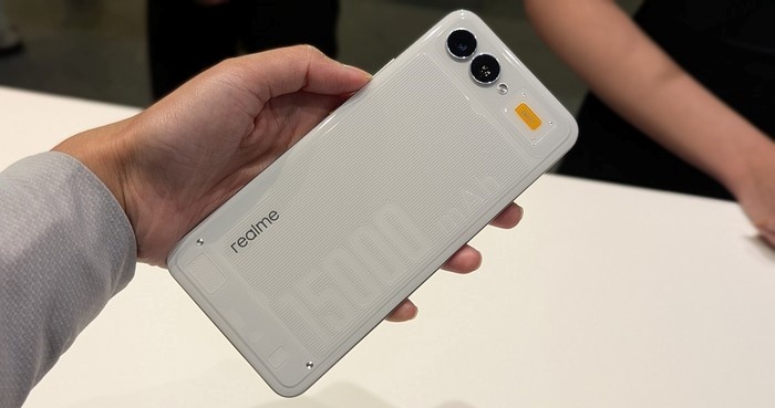 Realme Perkenalkan Ponsel Baterai Monster 15.000 mAh