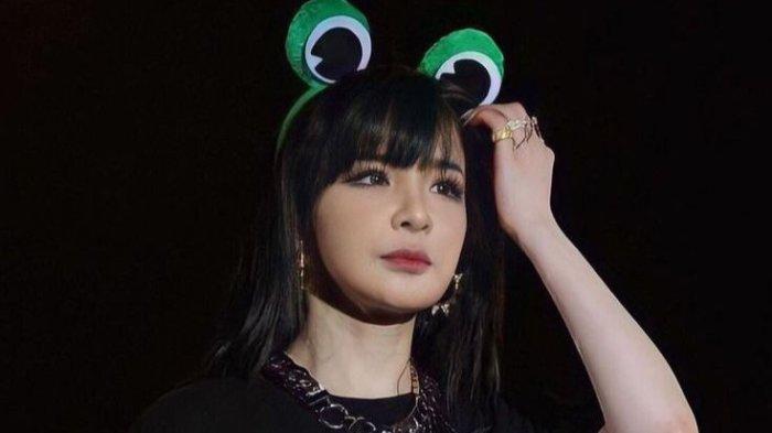 Karir Park Bom dari 2NE1 hingga Solo dan Reuni