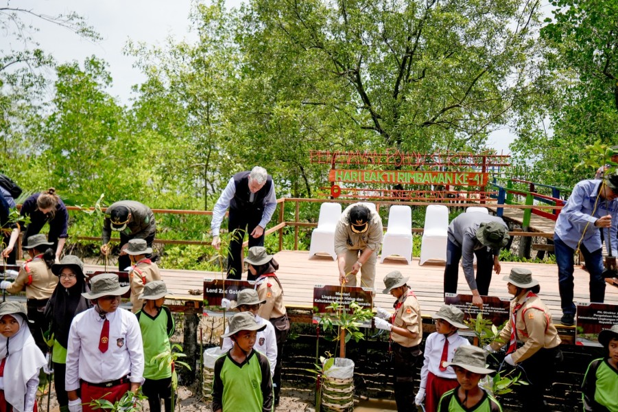 Peringatan Hari Konservasi Alam Nasional 2024: PT KPI Kilang Dumai Lestarikan Mangrove untuk Pesisir yang Lebih Baik