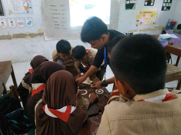 SDN 02 Pulutan Wetan: Semarak KKN UNDIP Mengenalkan Energi Terbarukan pada Siswa Melalui Prototipe Pembangkit Listrik Tenaga Angin