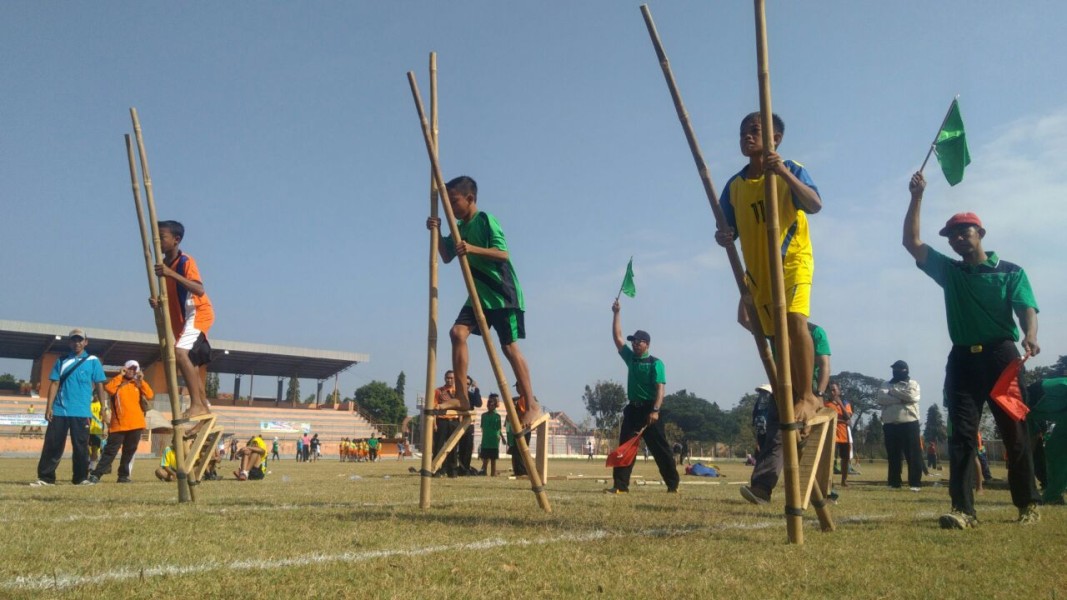 Egrang: Serunya Permainan Tradisional
