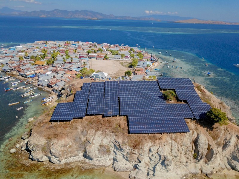 PLN Kembangkan PLTS Surya Pulau Enggano Dukung Energi Hijau