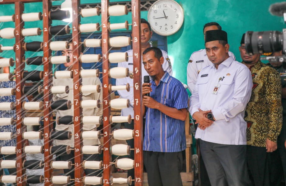Jateng Perkuat Industri Tenun Lurik