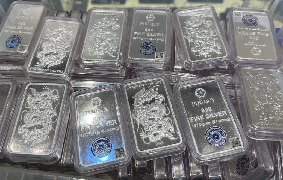 Harga Perak Anjlok Hari Ini Pasar Domestik Dan Global Serentak Melemah