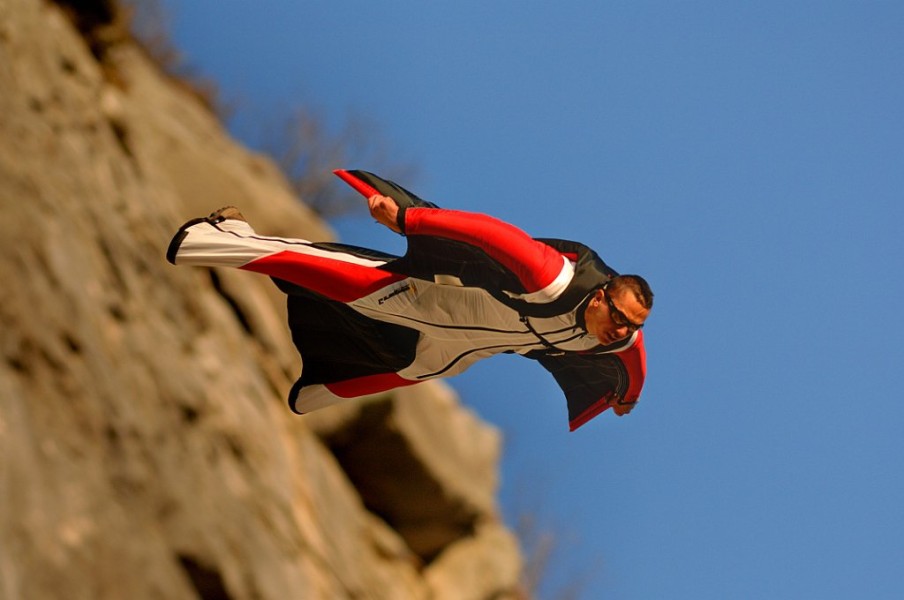Wingsuit Flying Olahraga Terbang Ekstrim Penuh Adrenalin