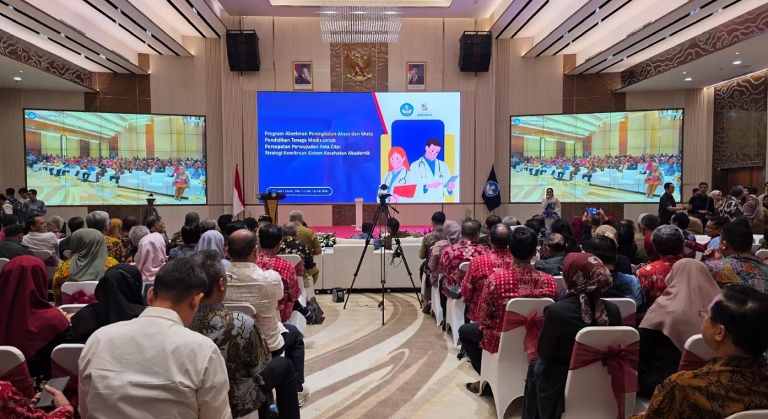 Lampaui Target, Kemdiktisaintek Percepat Cetak Dokter Spesialis di Indonesia