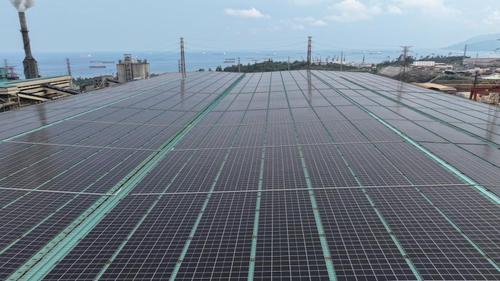 PT DSI Bangun PLTS Atap Raksasa Dukung Energi Terbarukan