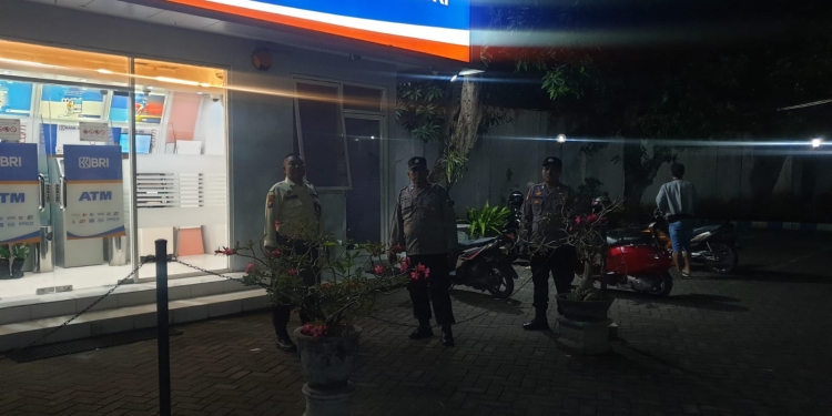 Patroli Malam Polsek Mejayan Tingkatkan Keamanan di Area Perbank