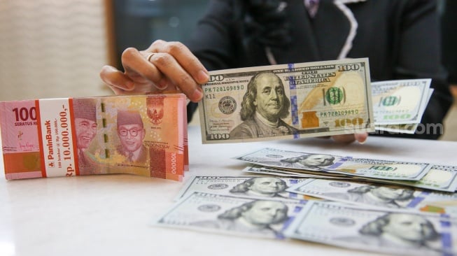 Rupiah Jebol Rp 17.000 Hari Ini Tertekan Konflik Global Sentimen Fitch
