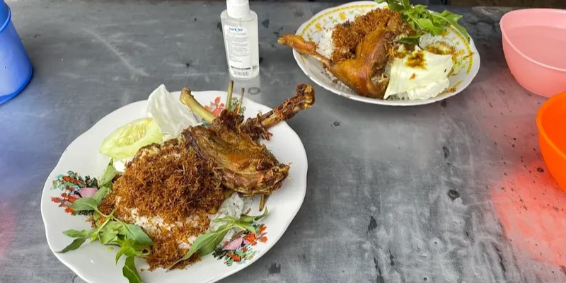 5 Rekomendasi Tempat Bebek Goreng Surabaya Paling Lezat dan Autentik