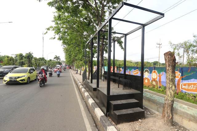 Pemasangan Halte Transjatim di Cerme Gresik: Solusi Kemudahan Akses Transportasi Warga