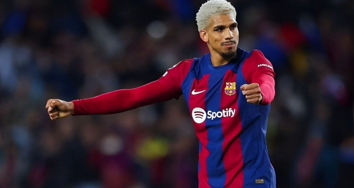 Barcelona Tegaskan Araujo Tak Akan Pergi
