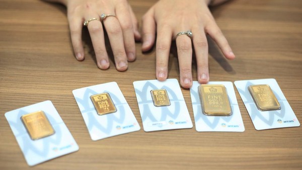 Harga Emas Antam Tembus Rp2,4 Juta, Sentimen Global Dorong Rekor Baru