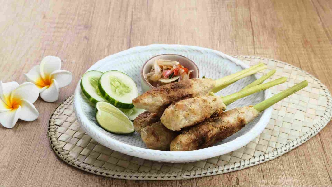 Tips Membuat Sate Lilit Ayam Empuk dengan Bumbu Khas Bali