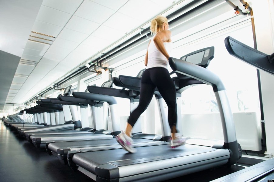 Pilih Jalan Kaki di Treadmill atau Luar Ruangan Mana Paling Efektif?
