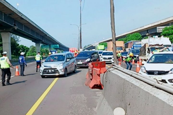 Contraflow Tol Jakarta Cikampek Diberlakukan Saat Lonjakan Arus Libur Panjang