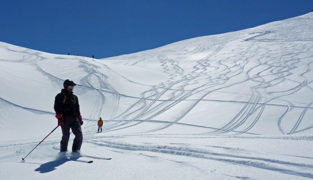 Mengenal Ragam Ski Salju: Dari Pemula hingga Ekstrem