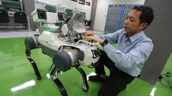 Institut Teknologi Sepuluh Nopember Luncurkan Inovasi Robot Anjing Berkaki Empat Berbasis Artificial Intelligence Untuk Pertambangan